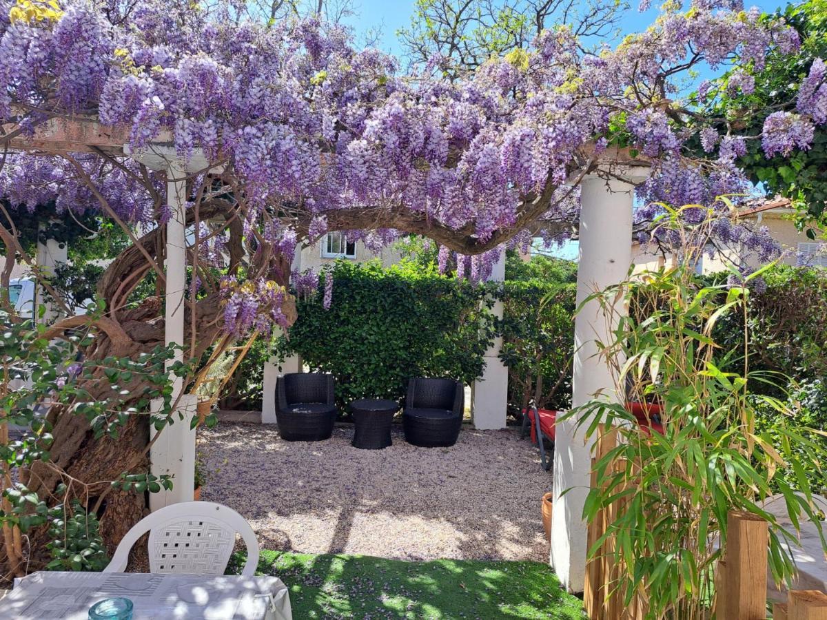 Chez Louis Hotel Les Issambres Bagian luar foto