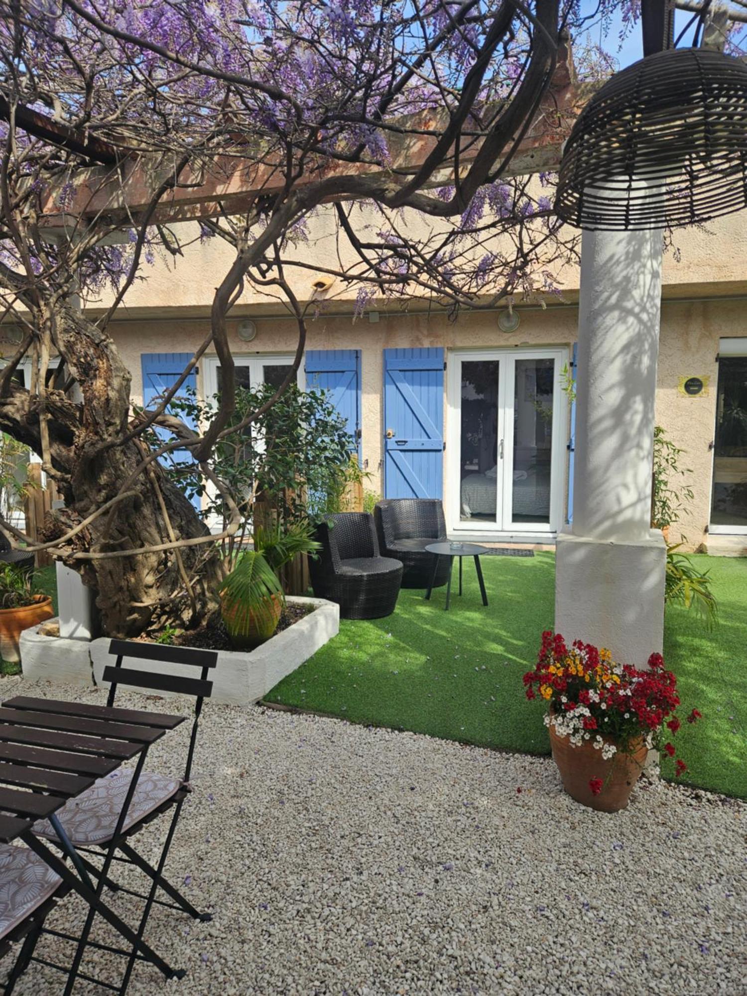 Chez Louis Hotel Les Issambres Bagian luar foto